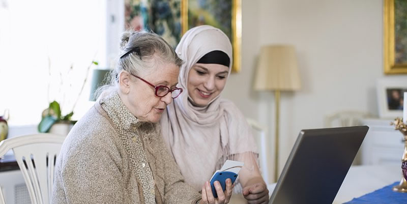 Müslüman bayan bakıcı - Müslüman bakıcı - Müslüman yaşlı bakıcı , Yaşlı hasta bakıcı
